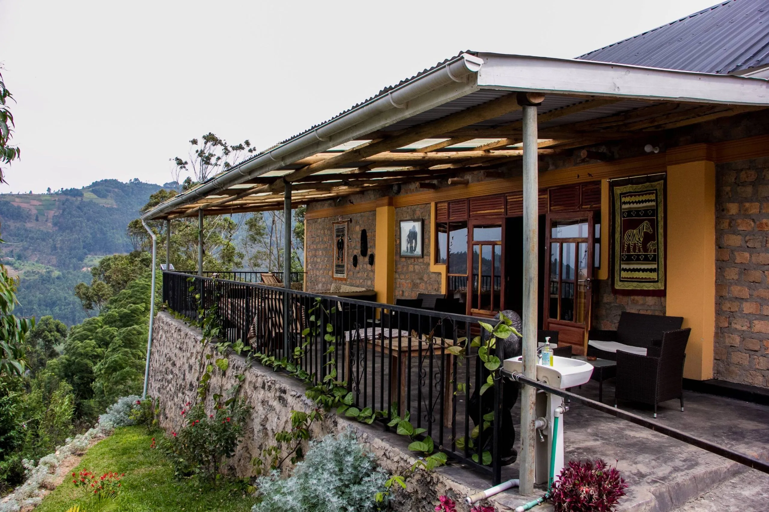IM_UG_BWI_Lake-Mulehe-Gorilla-Lodge_Entrance-and-seating-area-scaled