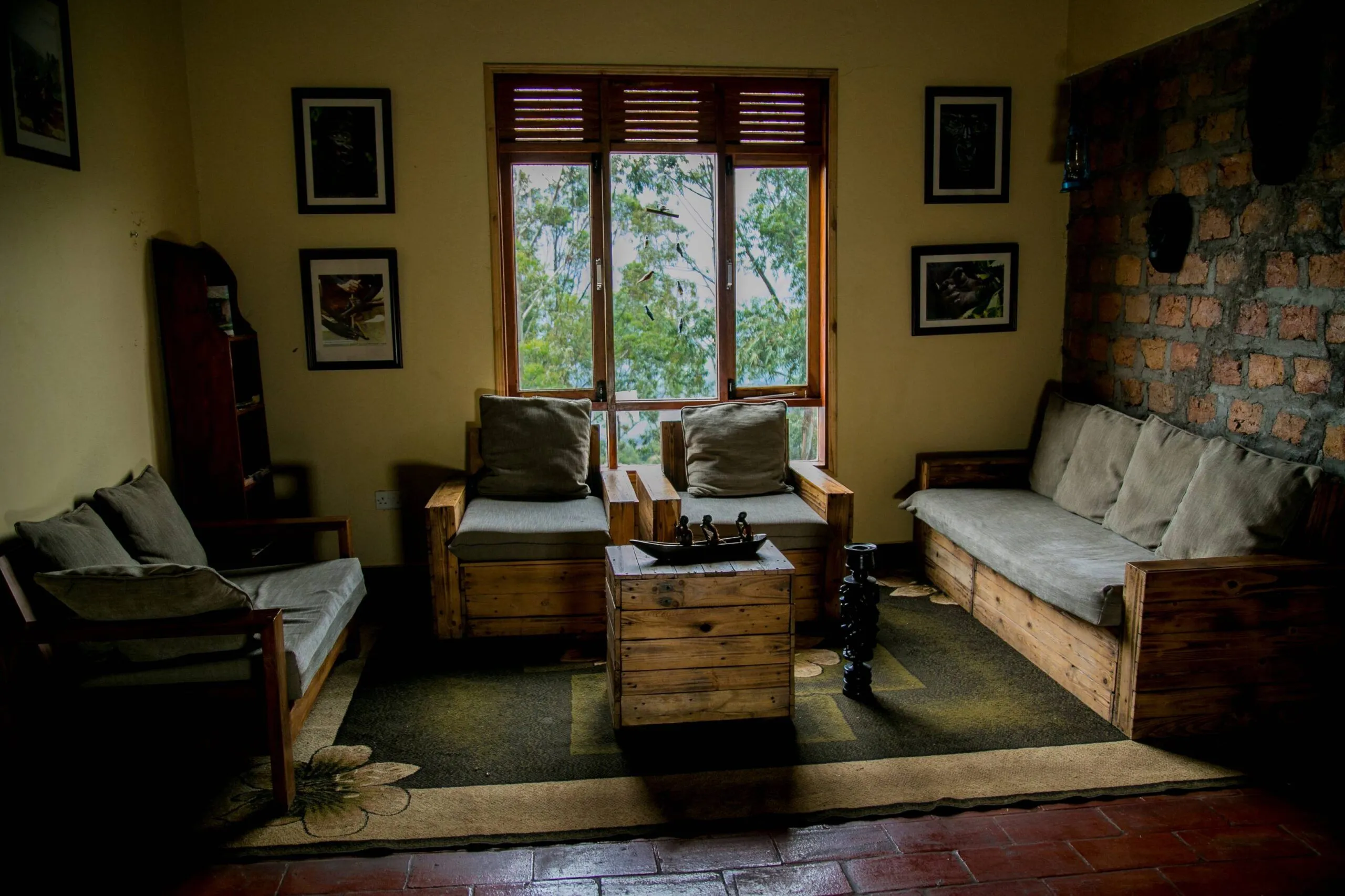 IM_UG_BWI_Lake-Mulehe-Gorilla-Lodge_Lounge-scaled