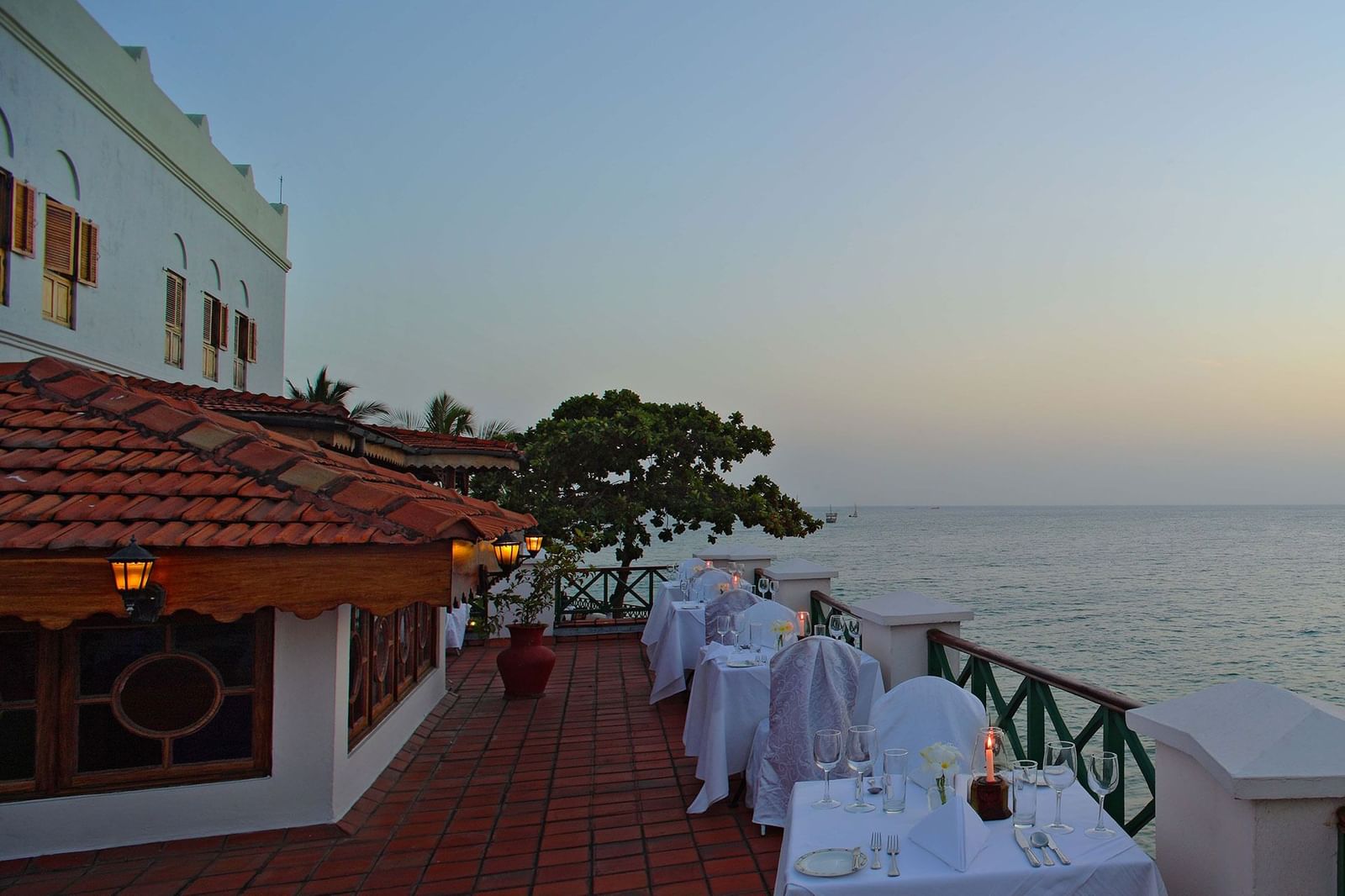 dining-by-the-sea