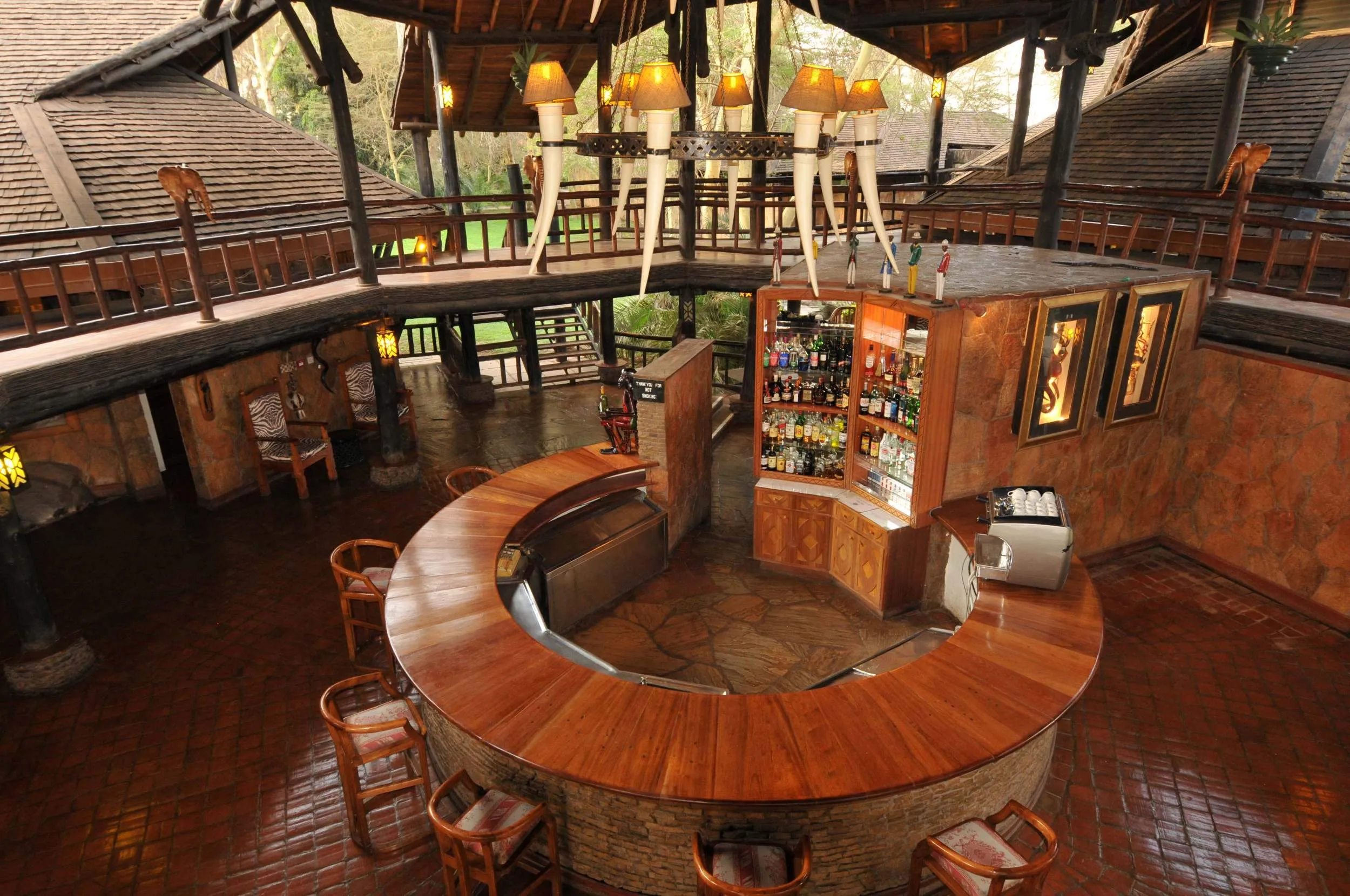 IM_KE_AMB_Ol-Tukai-Amboseli-Lodge_Bar.webp
