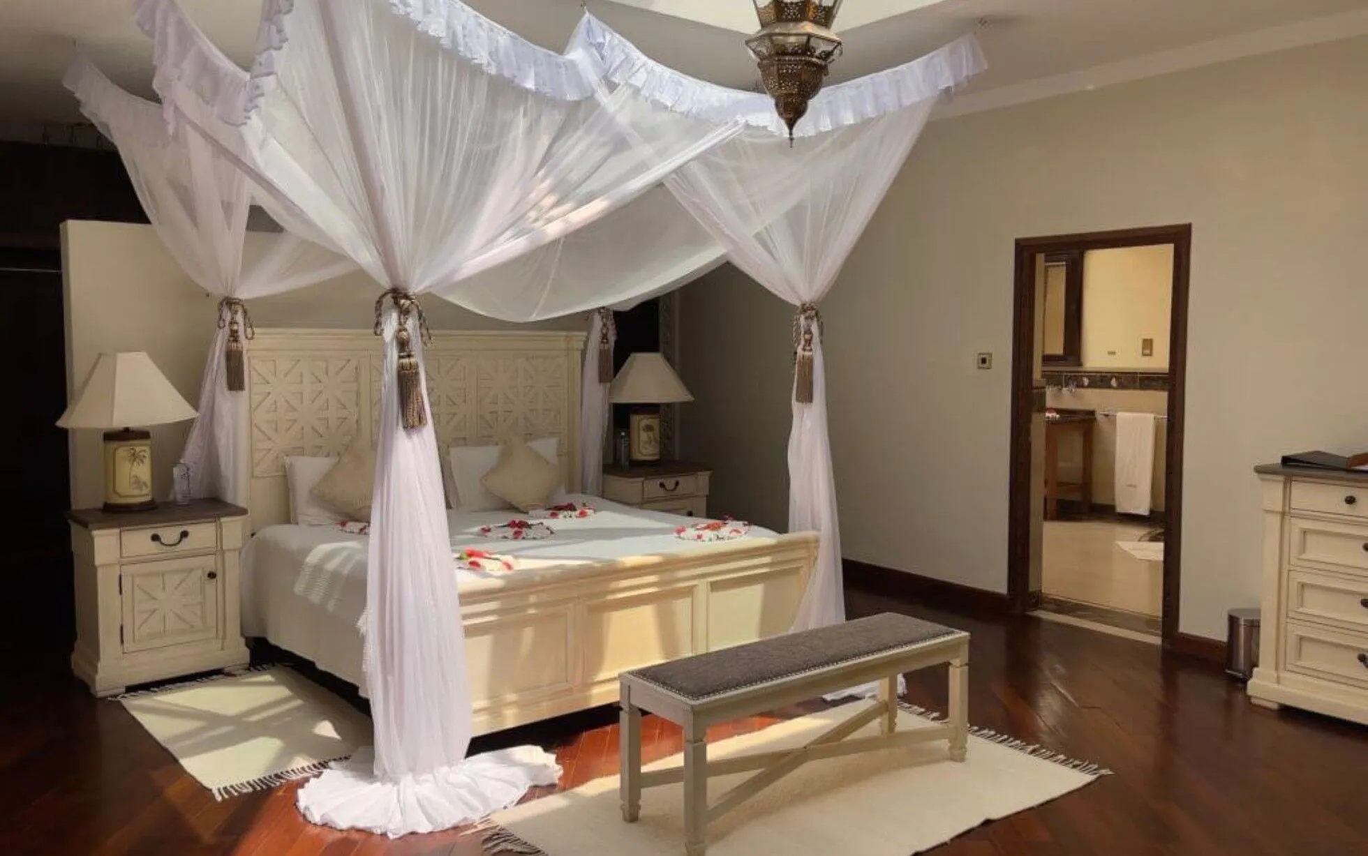 IM_KE_DIA_Almanara-Boutique-Hotel_Bedroom2.webp