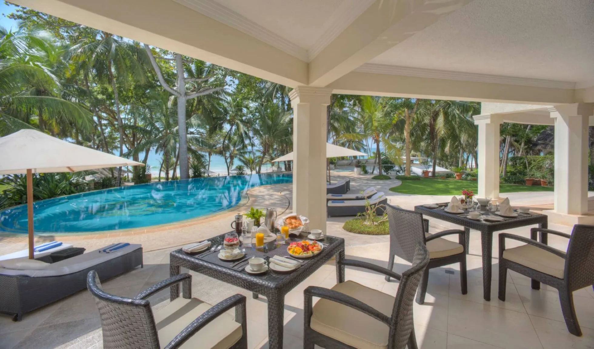 IM_KE_DIA_Almanara-Boutique-Hotel_Dining-next-to-the-pool.webp