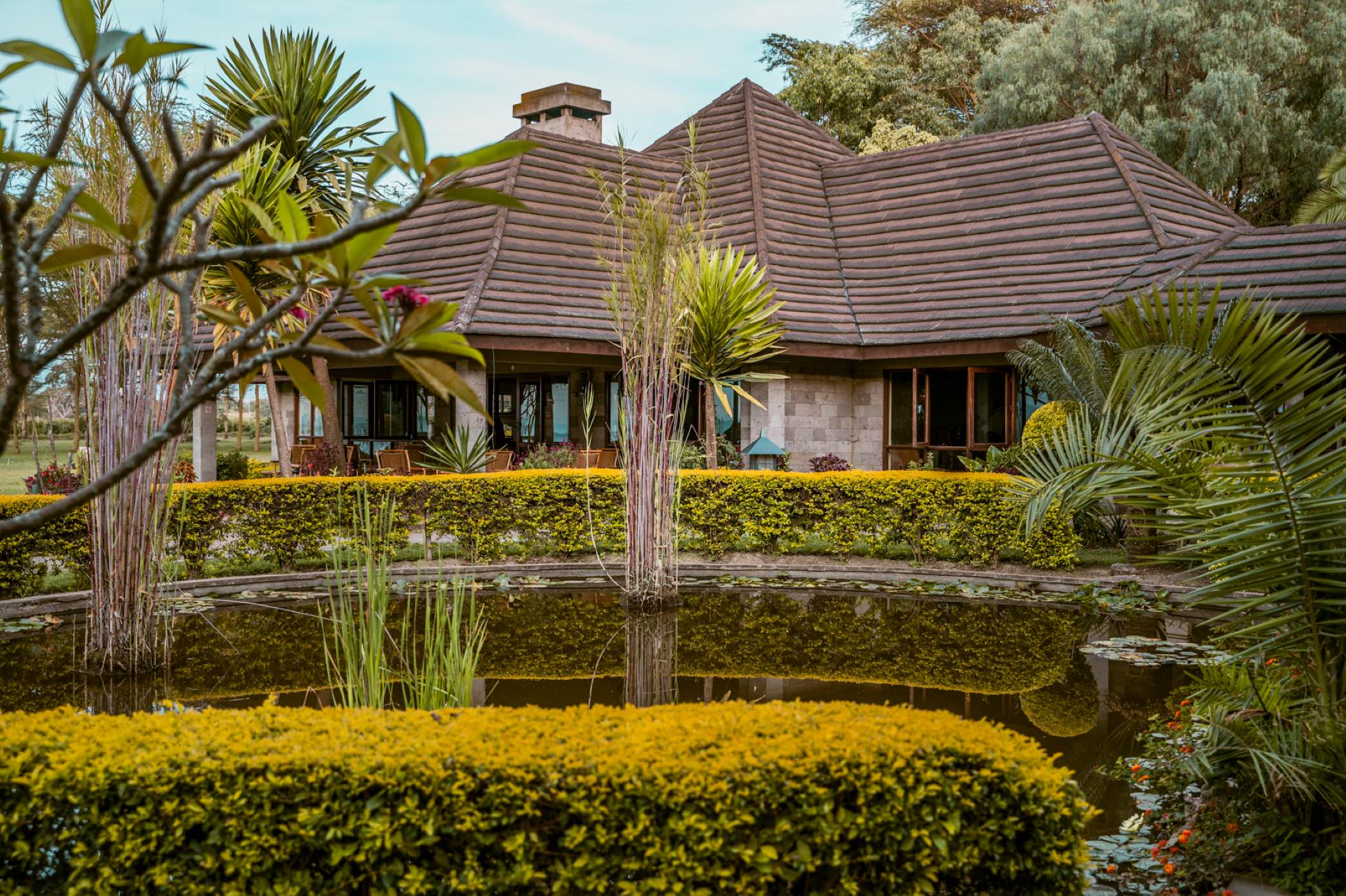 IM_KE_NVS_Lake-Naivasha-Simba-Lodge_outside-of-building.jpg