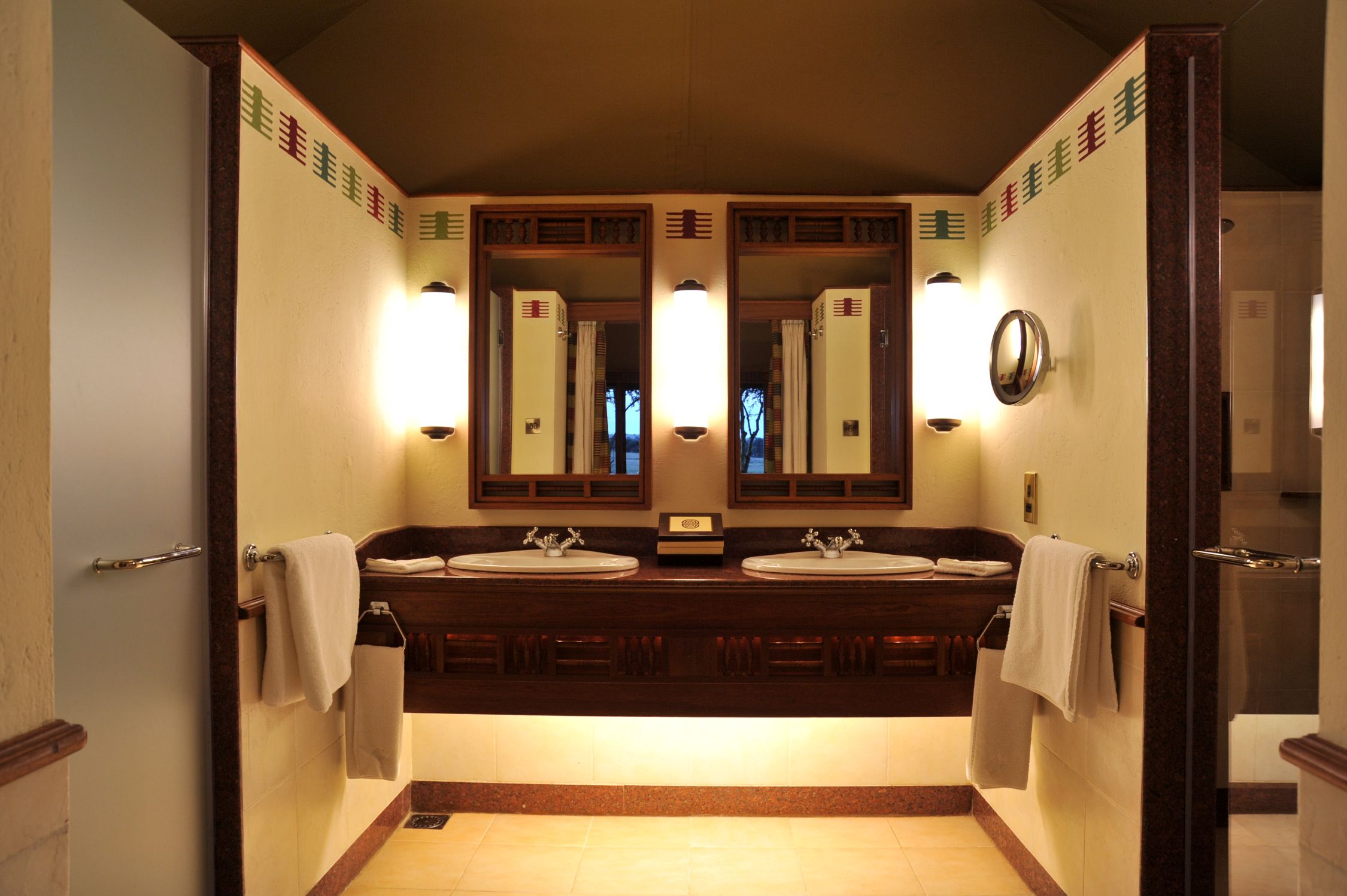 IM_KE_PEJ_Sweetwaters-Serena-Morani-Wing_Bathroom.jpg