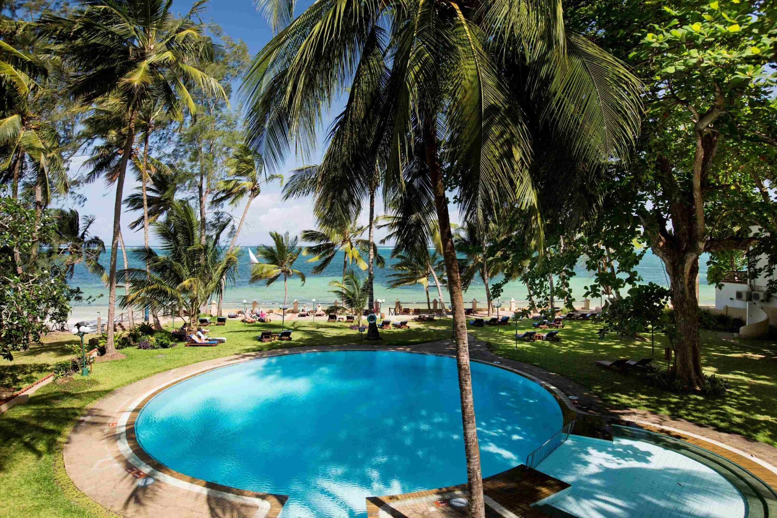 pool-and-seaview-scaled-1.webp